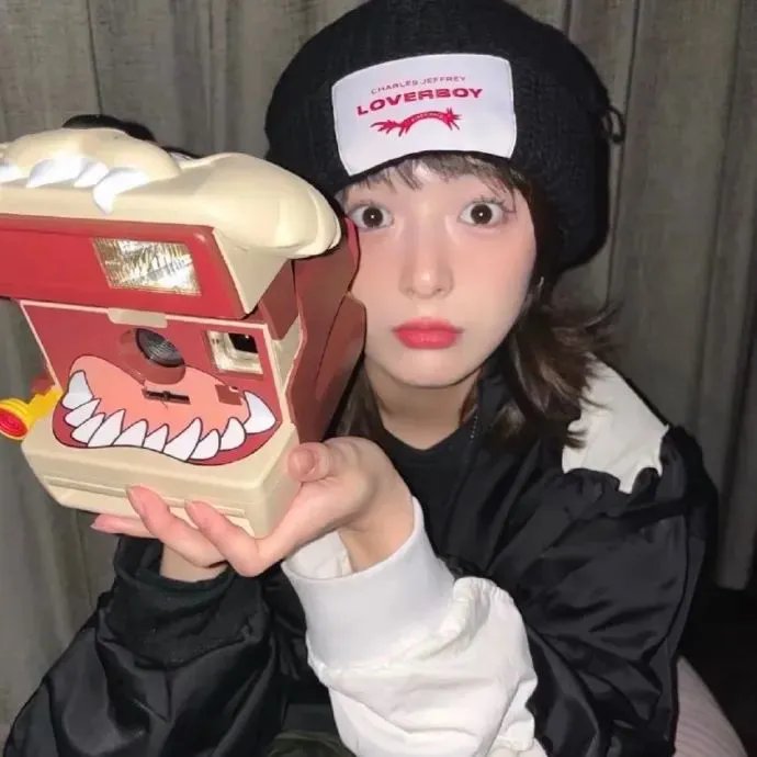 妹妹的名媛人设绷不住了